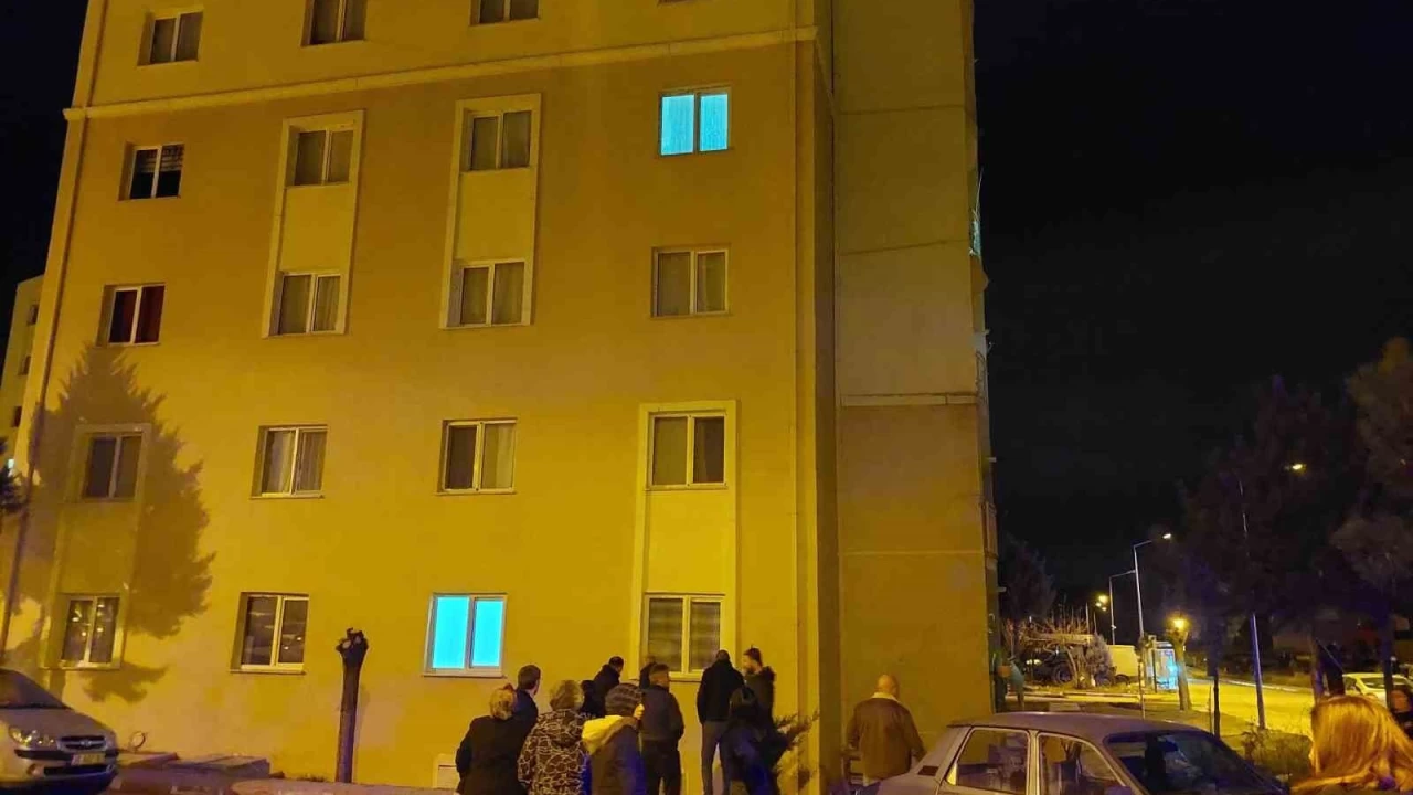 Burdur'da 23 yaşındaki kadın beşinci kattaki evinin penceresinden düştü