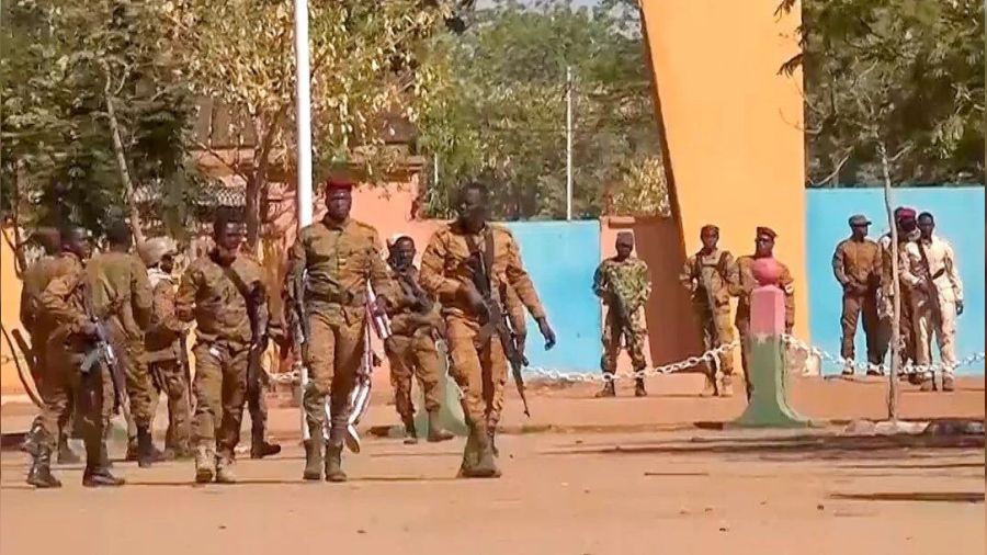 Burkina Faso'da darbeyle bağlantılı bir subay öldürüldü