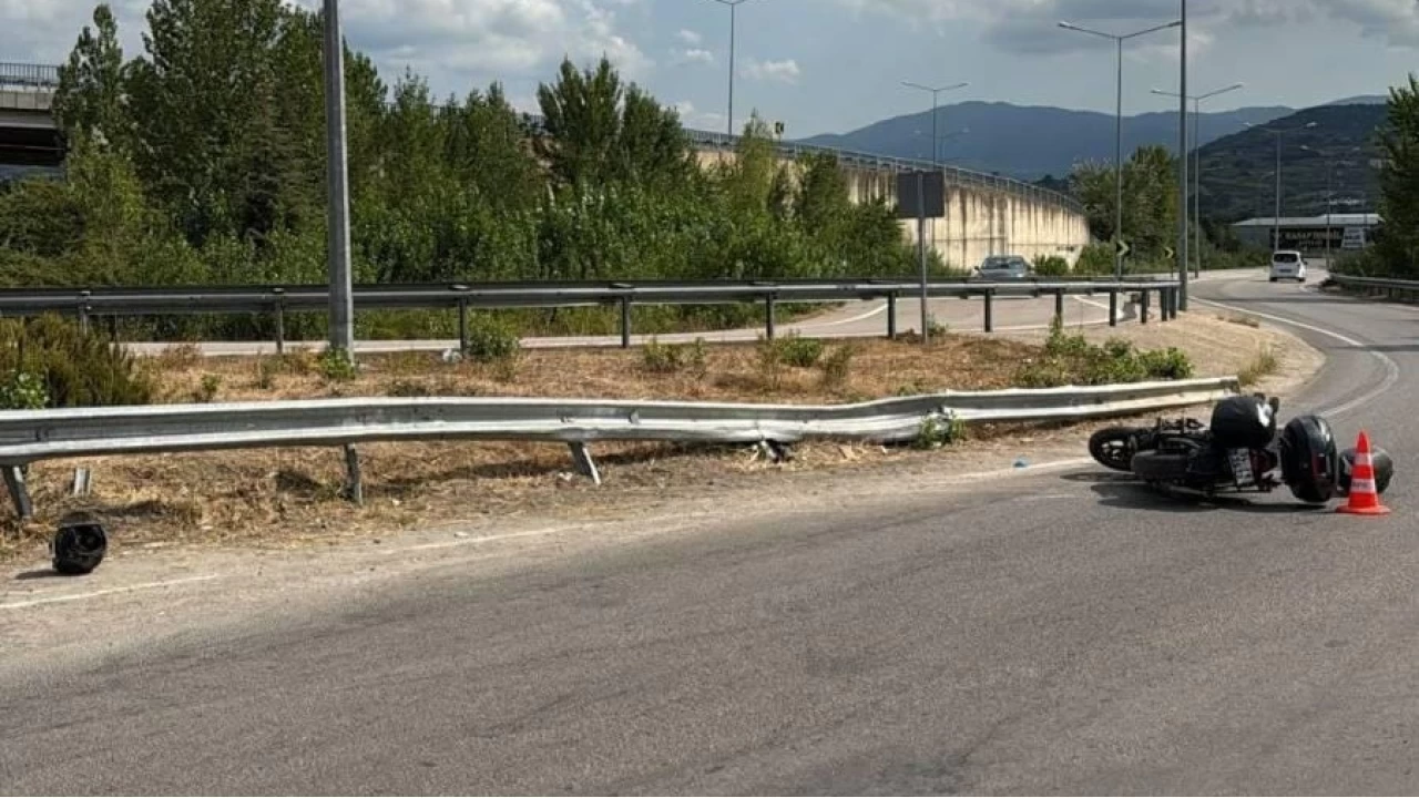 Bursa'da bariyere çarpan motosikletin sürücüsü öldü