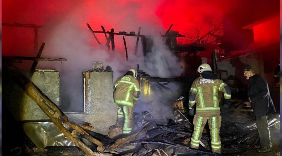 Bursa'da depo alev alev yand�