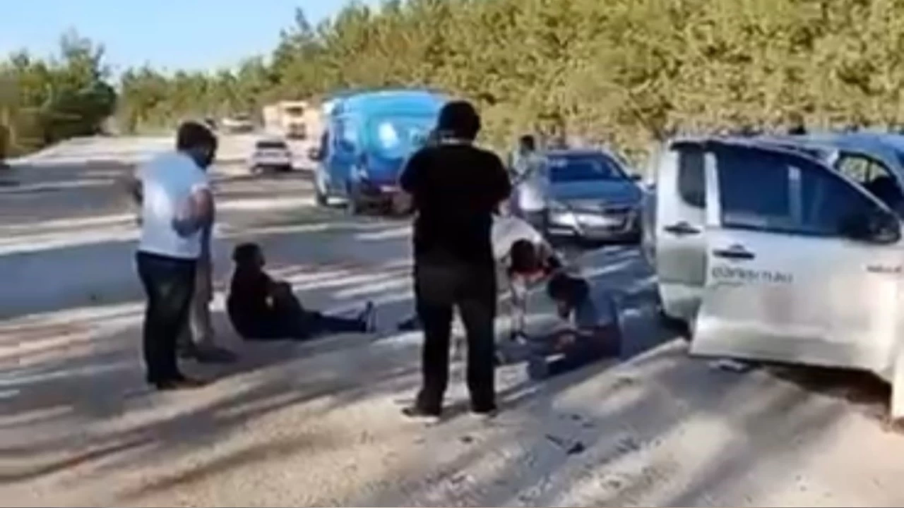 Bursa'da kamyonet ile otomobil kafa kafaya çarptı : 6 yaralı