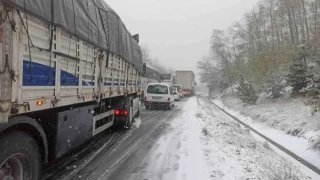 Bursa'da kar ya sebebiyle yol kapand