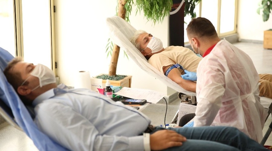Büyükşehir personeli kan bağışında