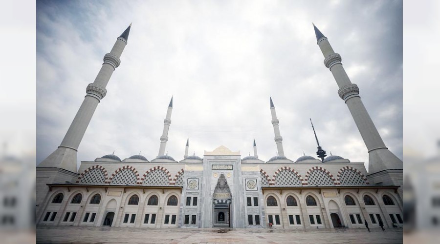 �aml�ca Camisi'nde ilk ezan okunuyor