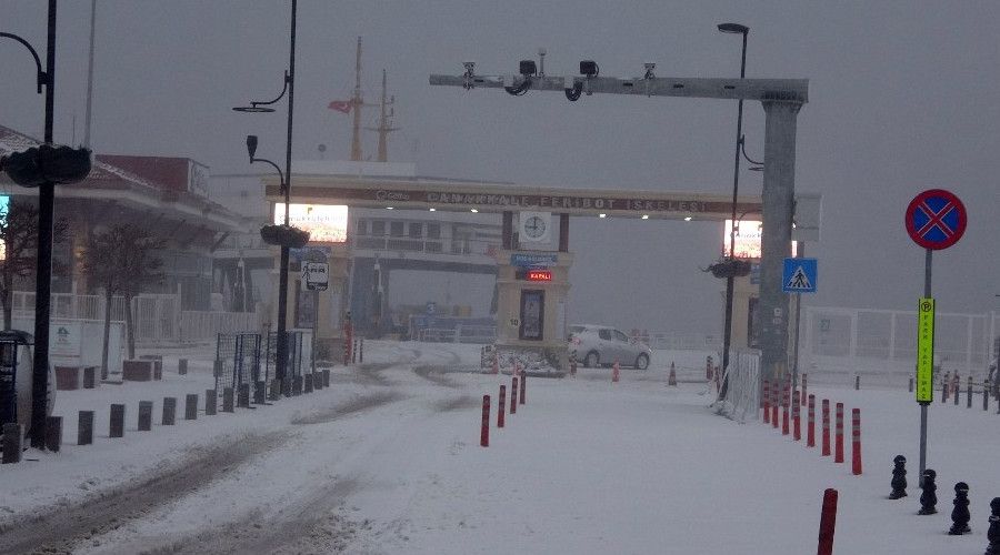 �anakkale Bo�az� 23 saat sonra gemi trafi�ine a��ld�