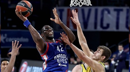 Çekişmeli maçta kazanan Anadolu Efes 