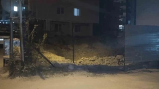 Çekmeköy'de istinat duvarı çöktü