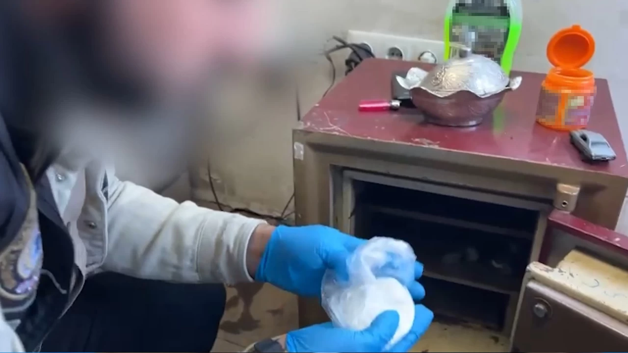 �elik kasada para yerine uyu�turucu saklam��lar