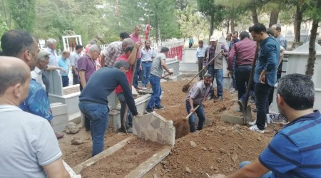 Cenazeler karışınca mezar açıldı