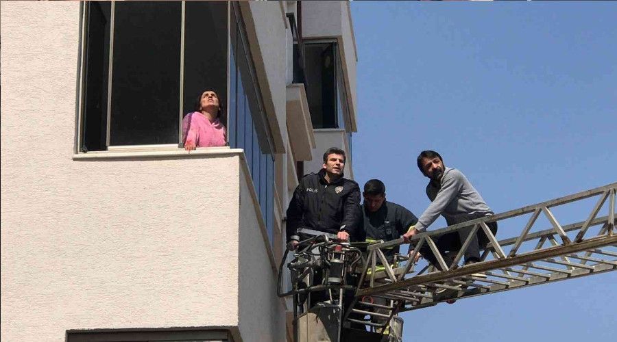 Cinnet geçiren kadın 10 yaşındaki oğlunu yaraladı