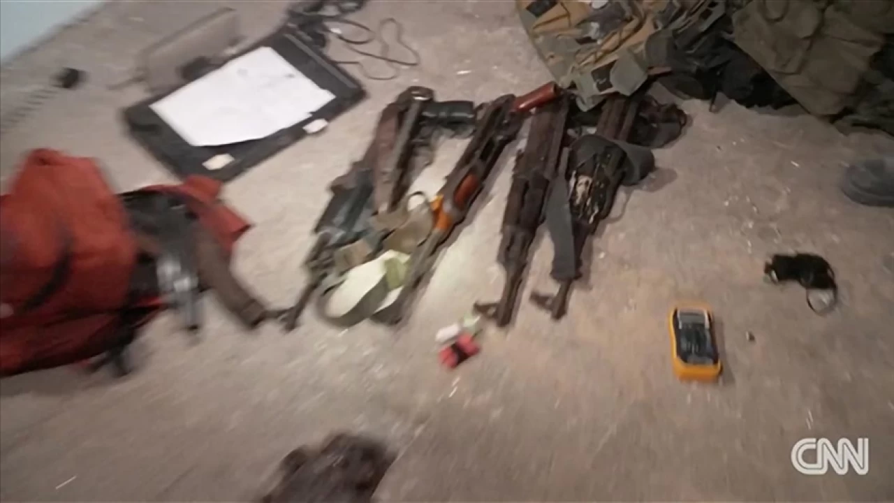 CNN: �srail ordusunun �ifa Hastanesi turunda g�sterdi�i silahlar�n durumu ��pheli