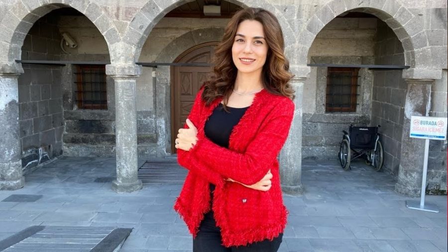 �ocu�unuz g�z�n� k�sarak bak�yorsa dikkat