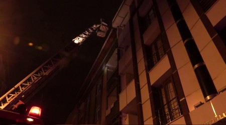 Çocuklar yangında mahsur kaldı