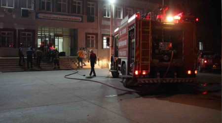 Çocukların çakmakla oyunu okulu yaktı, o anlar kameraya yansıdı