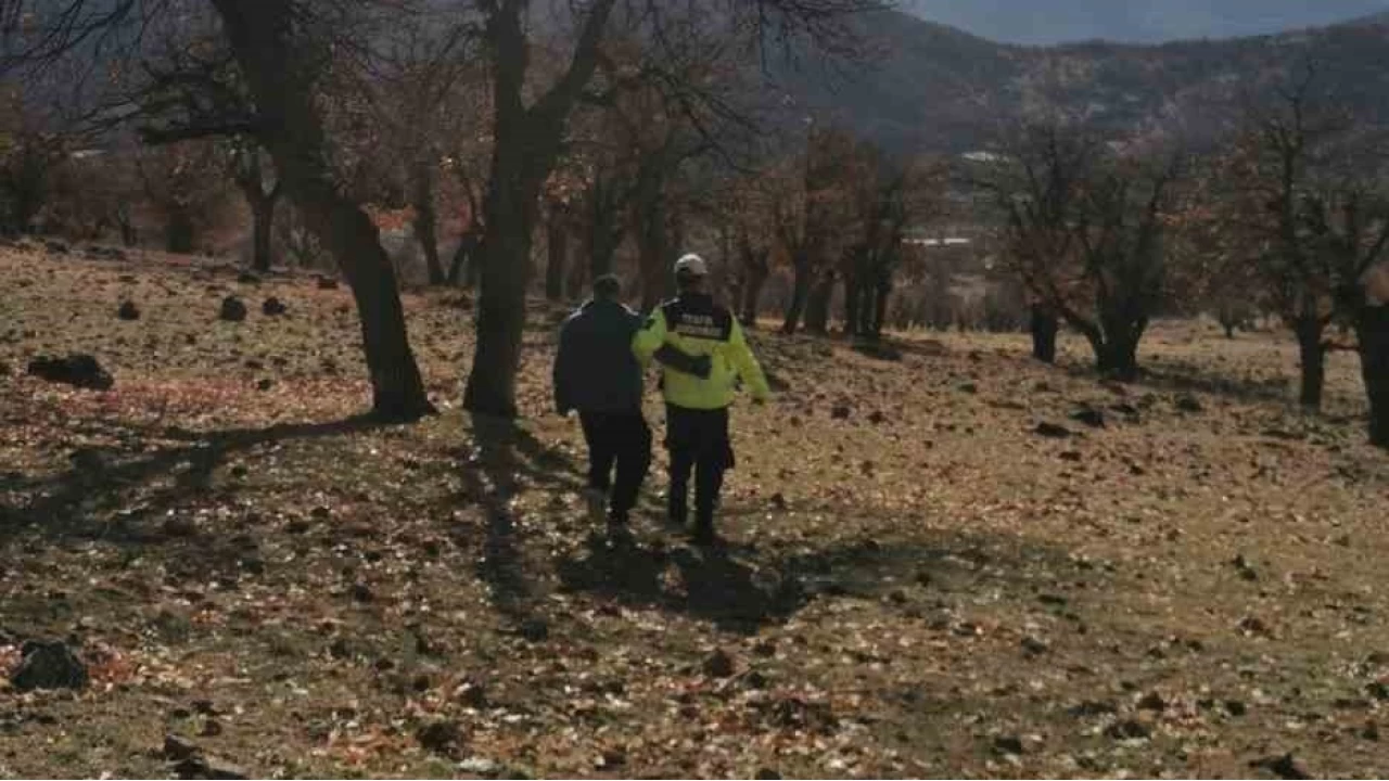 Dalk alanda kaybolan genci jandarma buldu