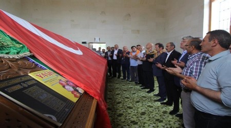 Dede Korkut hikâyelerinin meşhur kahramanı 'Bamsı Beyrek'in' kabri bu şehrimizde