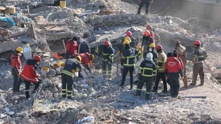 Depremde 100 kiiye mezar olan Hisami Apartman'nn mteahhiti Beyolu'nda yakaland