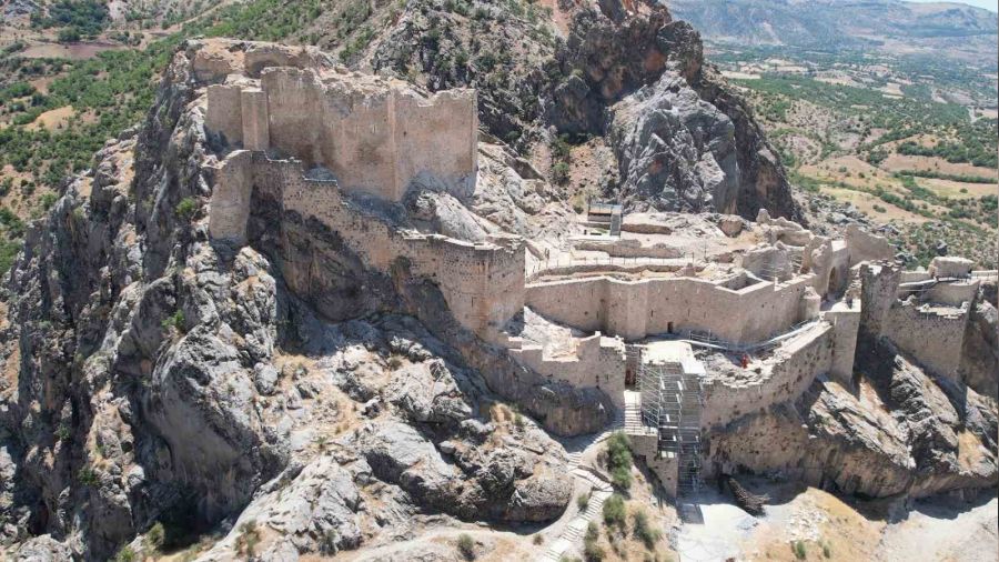 Depremde hasar g�ren Yeni Kale'de restorasyon ba�lad�