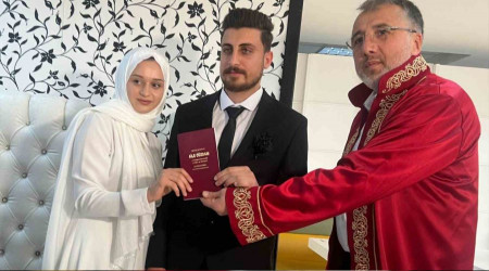 Depremzede ift Nevehir'de dnya evine girdi