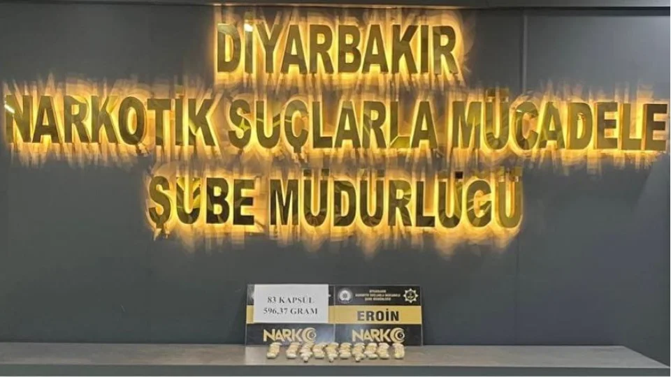 Diyarbak�r'da yabanc� uyruklu �ah�s 83 kaps�l eroin ile yakaland�