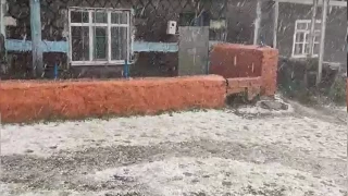Dolu yağdı, her yer beyaza büründü