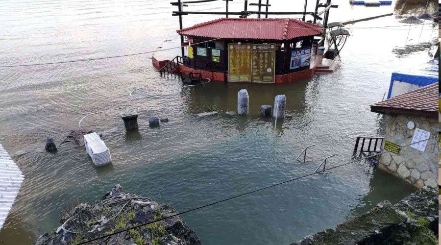 Dünyaca ünlü kaplıca sular atında kaldı