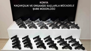 Durdurulan araçtan 65 ruhsatsız tabanca çıktı