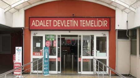 Duruşmada ayakta duramayınca hakim dayanamadı