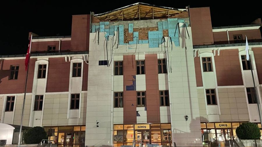 D�zce Adliye binas�nda hasar b�y�k