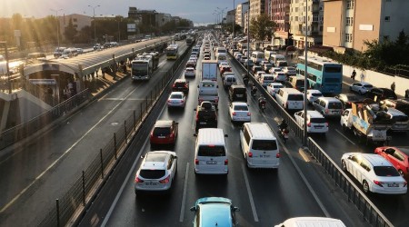 E-5'te okulların açıldığı ilk gün trafik yoğunluğu oluştu