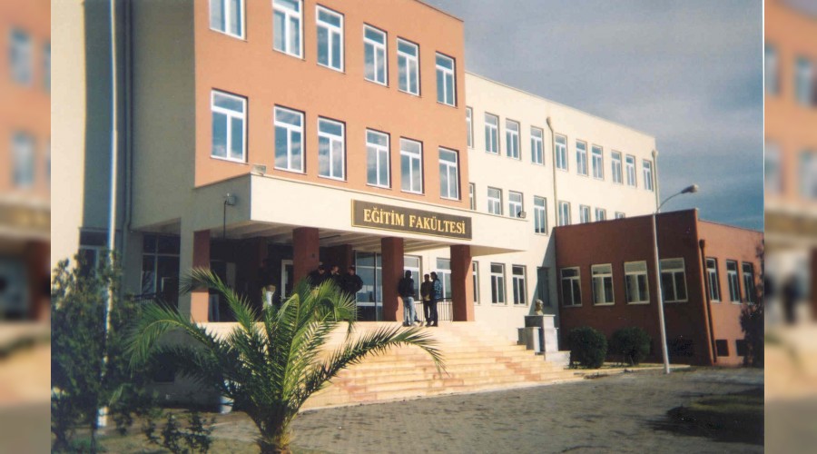 Eğitim fakülteleri masada
