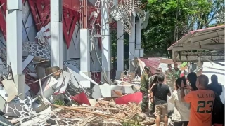 Endonezya'da 7,4 b�y�kl���nde deprem 