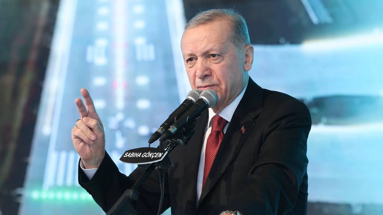 Erdo�an, Sabiha G�k�en Havaliman� 2. Pist A��l�� T�reni'nde konu�tu: Her projeye �amur atmak, CHP ve siyasi akrabalar�n�n milli sporu