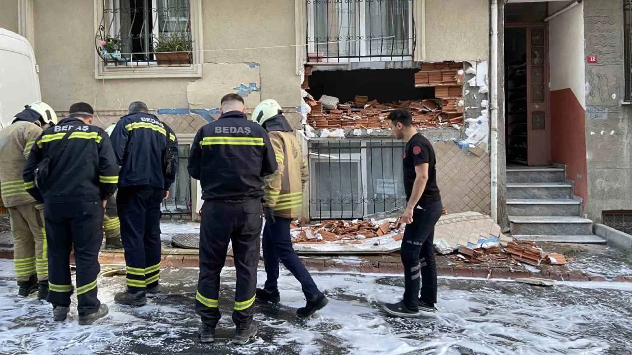 Esenler'de rögar patlaması: 4 katlı binanın giriş dairesinin duvarı yıkıldı