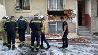 Esenler'de rögar patlaması: 4 katlı binanın giriş dairesinin duvarı yıkıldı