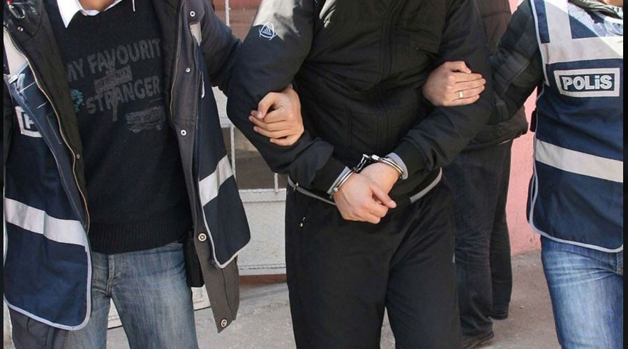 Esenyurt'ta 6 polis memuru tutukland�