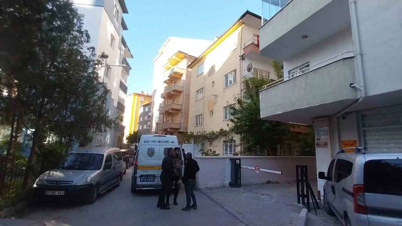 Eski sevgilisinin yeni erkek arkadaşını 3. kata tırmanarak öldürdü!