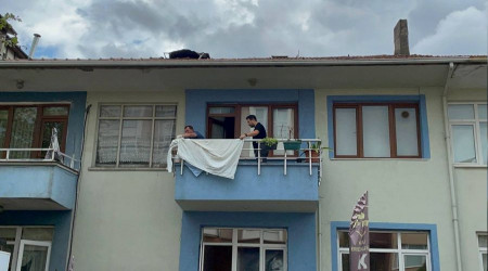 Evinin balkonunda l bulundu