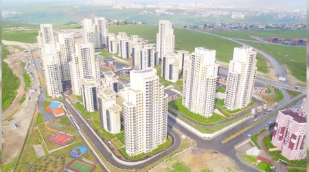 Evler 'faizli krediyle' satılıyor