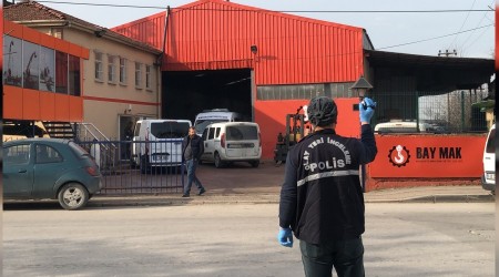 Fabrikanın çatısından düşen işçi öldü