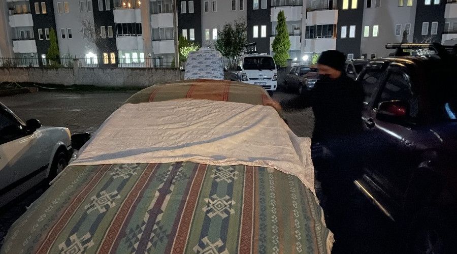 Fatsa'da doluda ara�lar zarar g�rd�