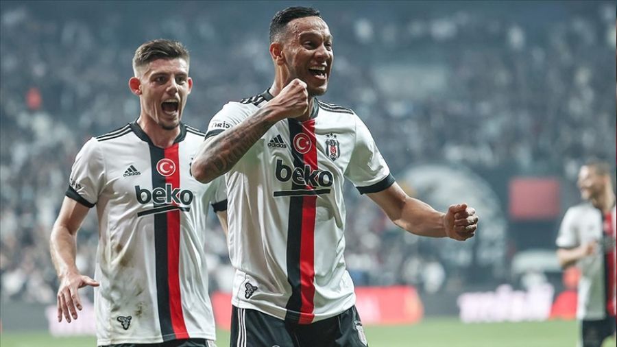 "F.Bahçe ve G.Saray'a gol atıp taraftarlarının sustuğunu görmek çok değerli"