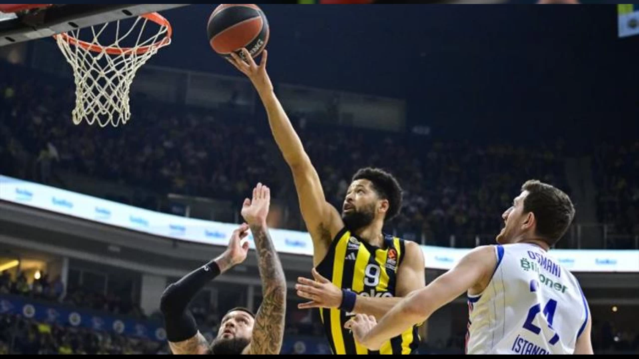 Fenerbah�e derbide kendine geldi