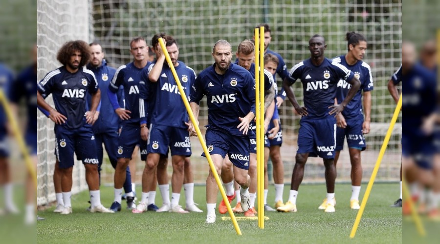 Fenerbahçe yağmura rağmen tempoyu yükseltti