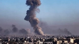 Filistinli aile, Refah'ta bombalarn hedefi oldu