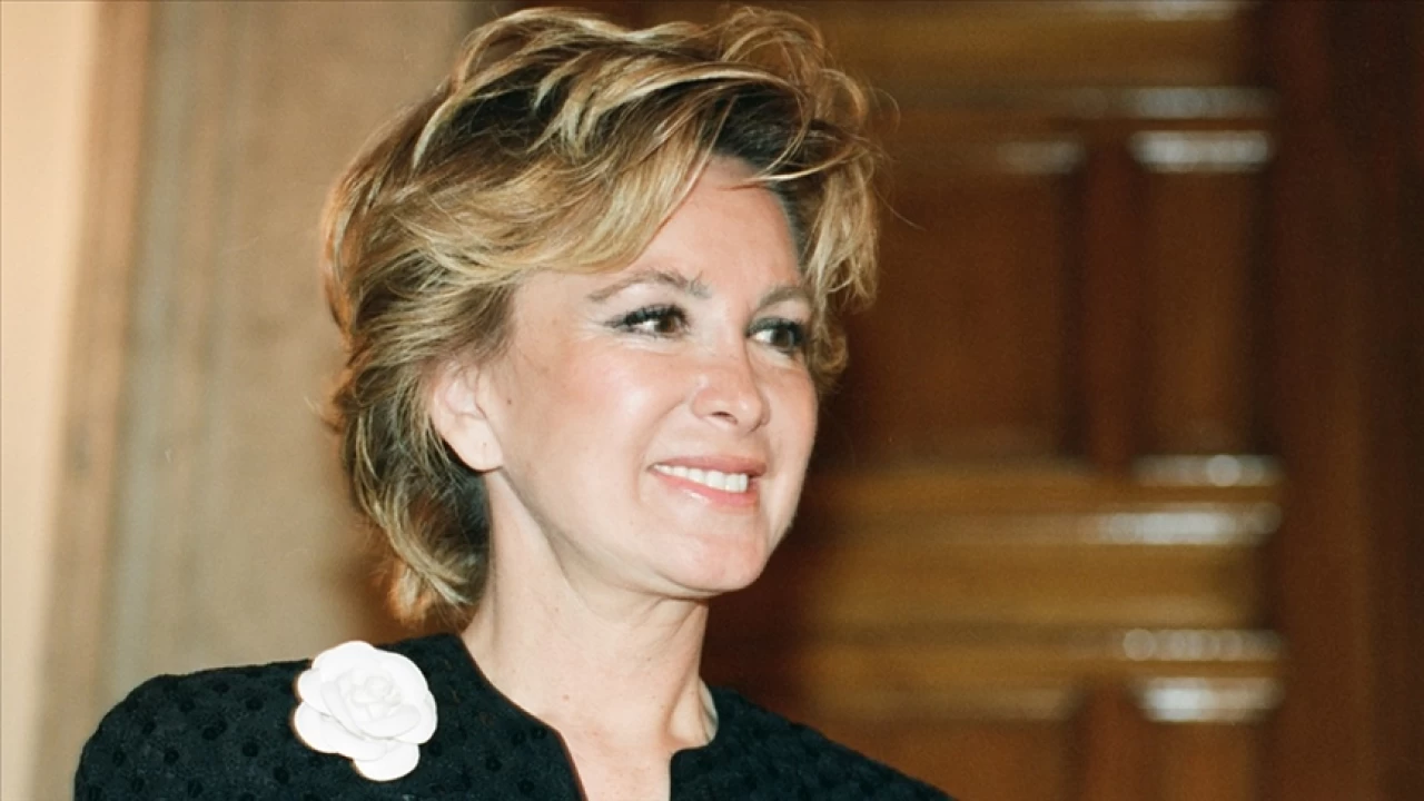 Filiz Ak�n sessiz sedas�z topra�a verildi