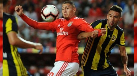 Forvete Şilili futbolcu