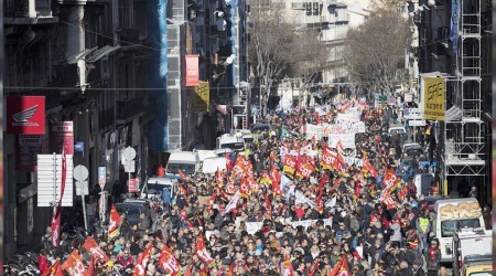 Fransızlar mezarda emekliliğe karşı