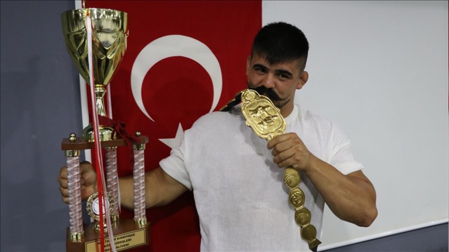 Futboldan başpehlivanlığa