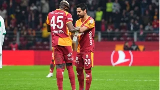 Galatasaray�da kaptanl�k sorunu b�y�yor